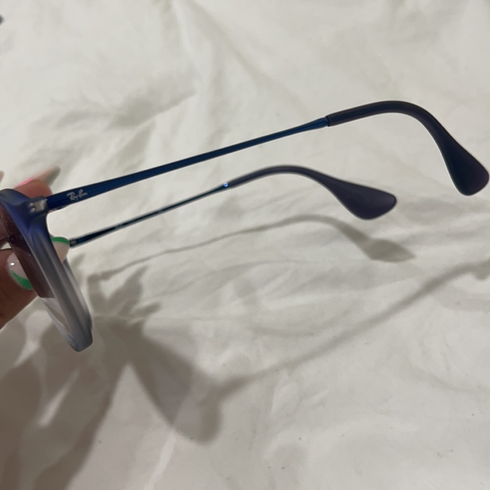💙Sunglasses
Ray-Ban
RB-4243 - 6225/19 - Picture 7 of 15